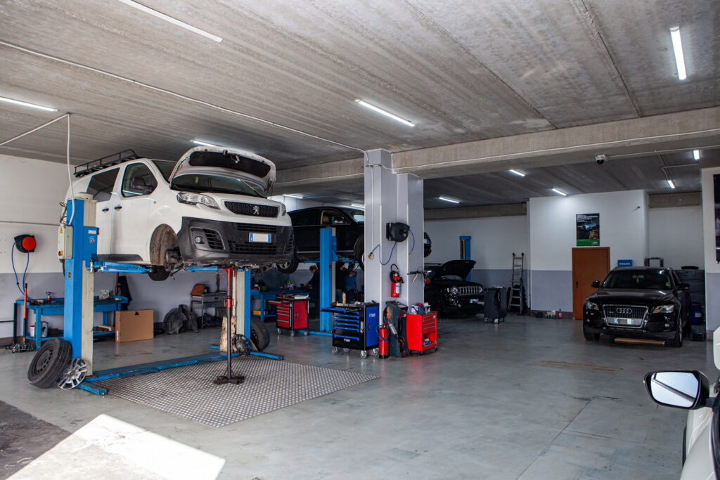 Postazione di lavoro e attrezzature di DV Garage