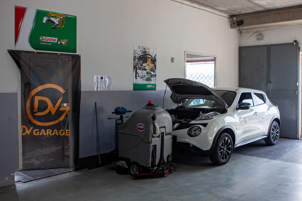 Area di accettazione di DV Garage in C.da Colle Rampone